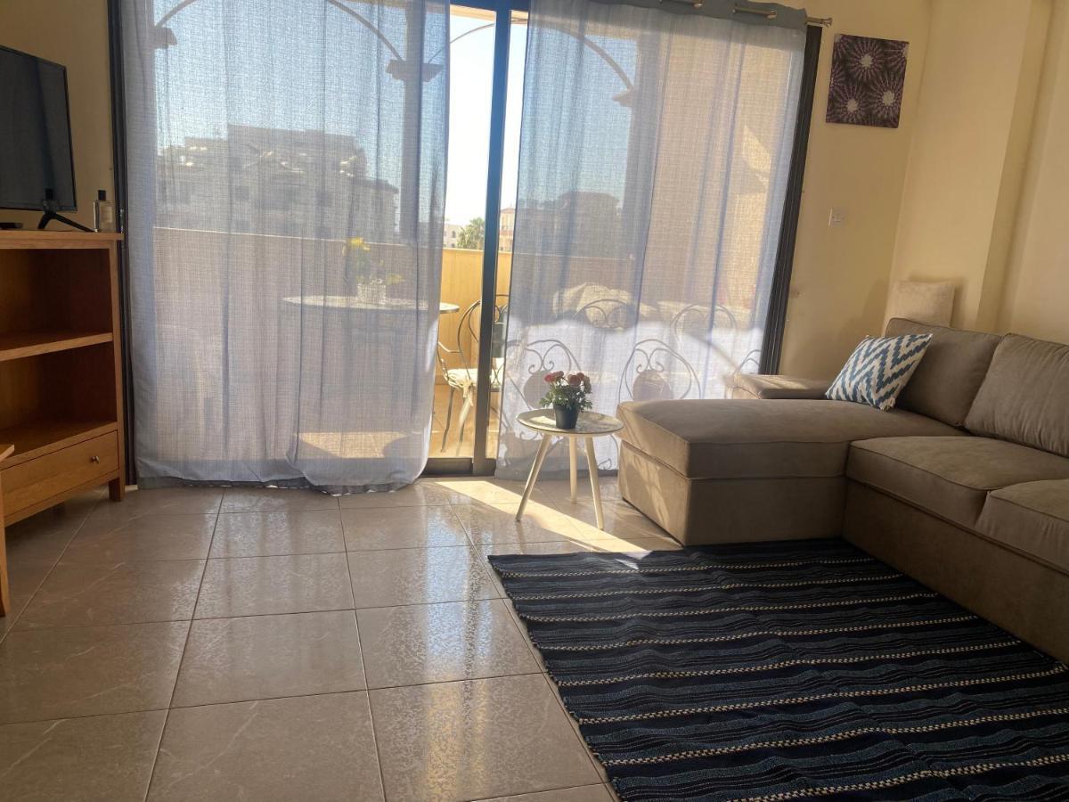 Queens Garden Walking Distance To The Beach Paphos Exterior foto